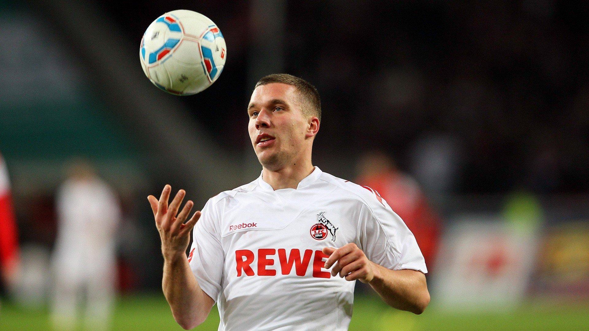 罗马诺标志性Here we go！确认，乔治亚锋霸米卡塔泽3000万欧登陆比利亚雷亚尔，黄色潜水艇锋线全面升级